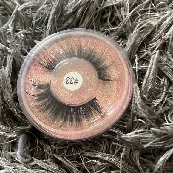 Lashes - Picture 6 of 10